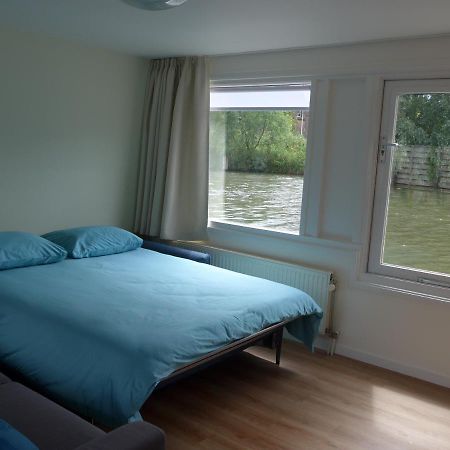 Houseboat In The Center, 5 Min Walk To Tropical Museum, Free Wifi! Apartment Amsterdam Bagian luar foto